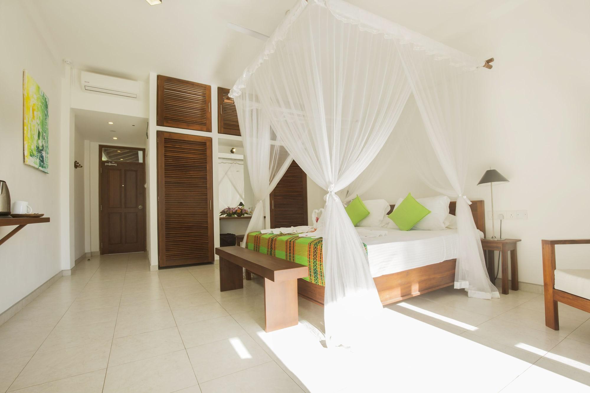 Rockside Beach Resort Бентота Экстерьер фото