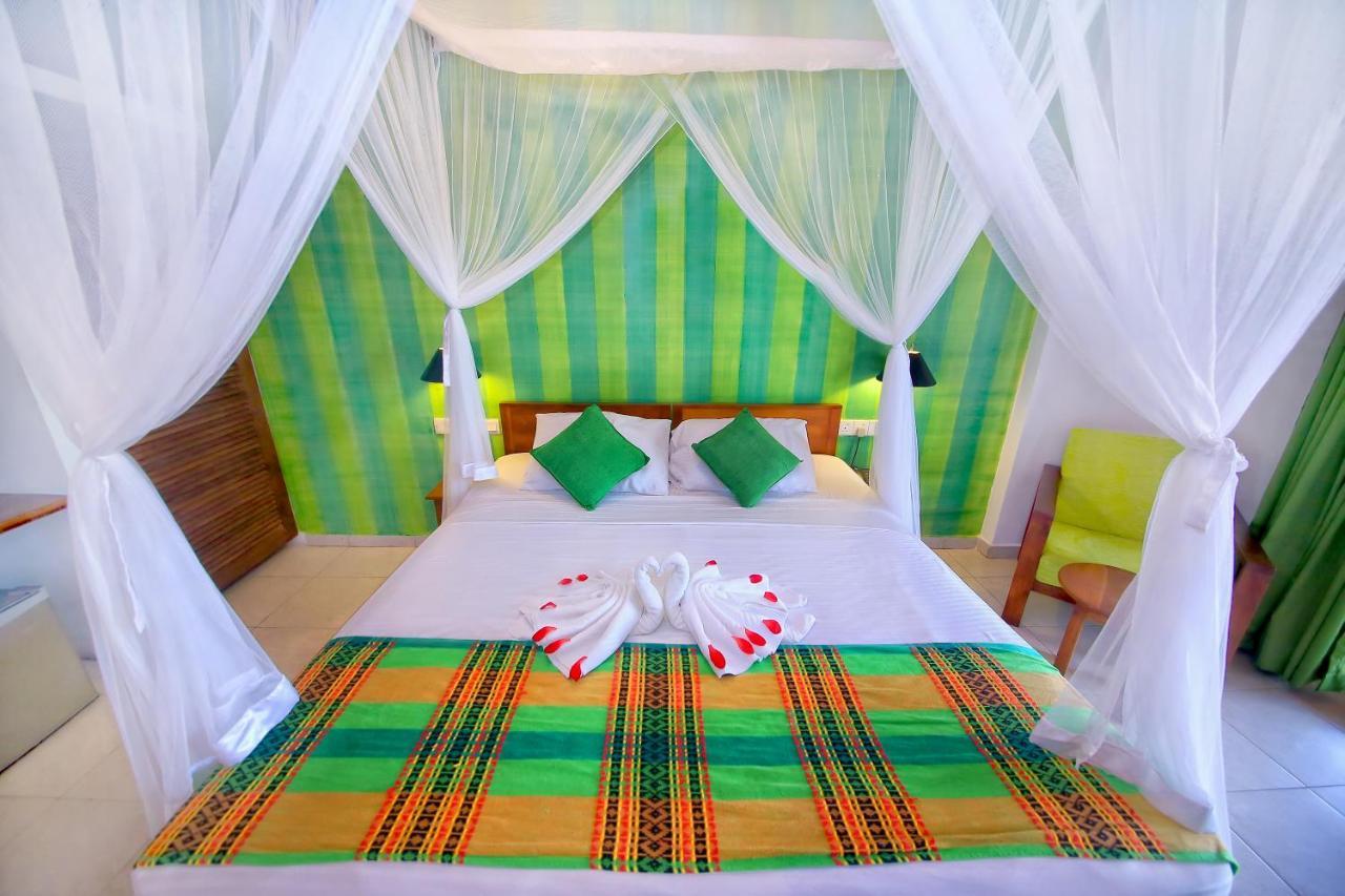 Rockside Beach Resort Бентота Экстерьер фото