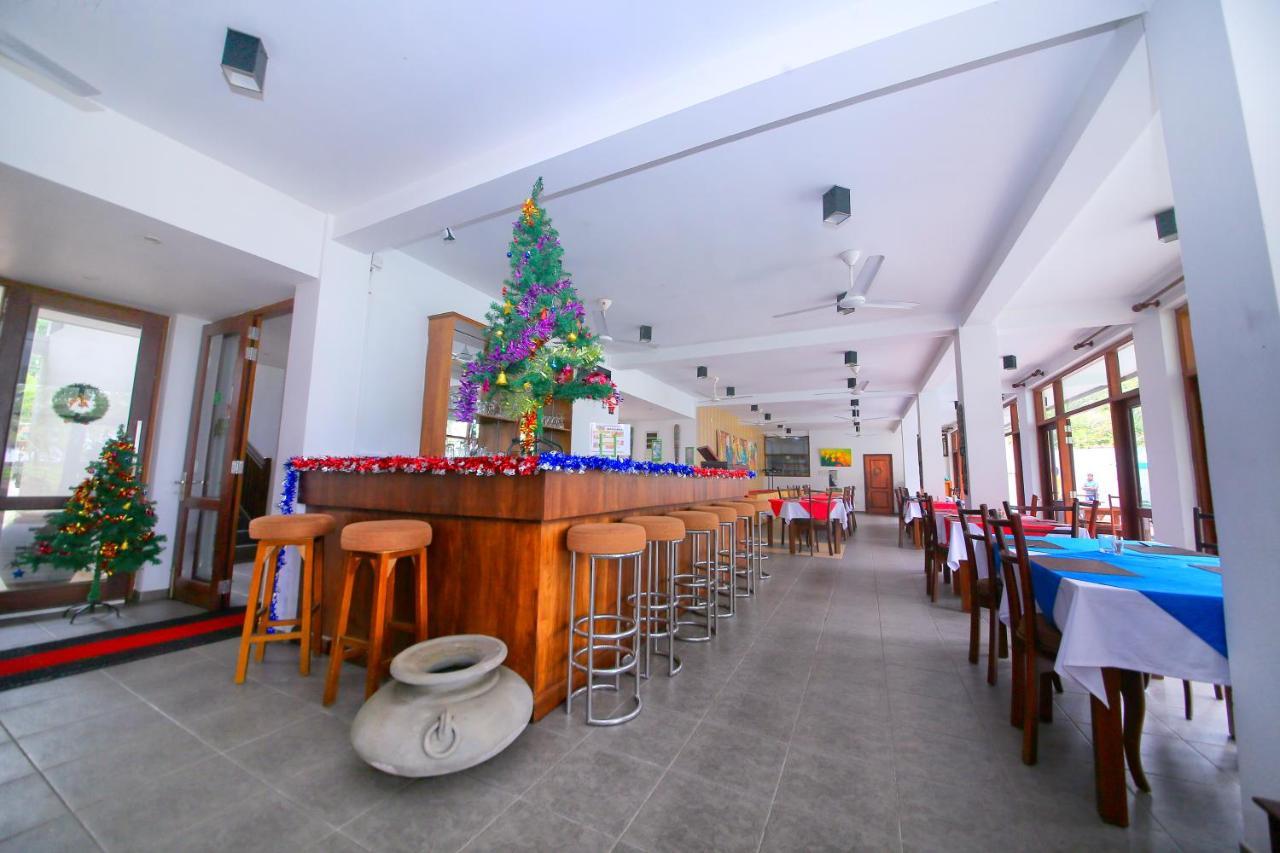 Rockside Beach Resort Бентота Экстерьер фото