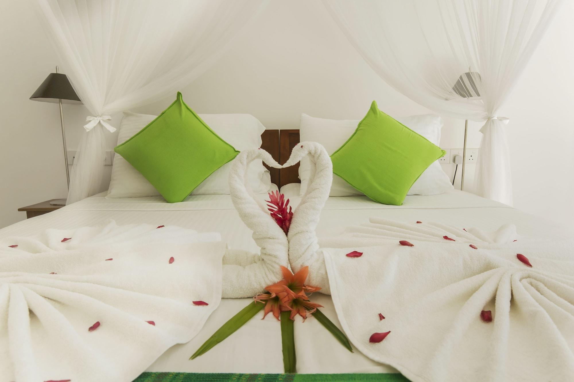 Rockside Beach Resort Бентота Экстерьер фото