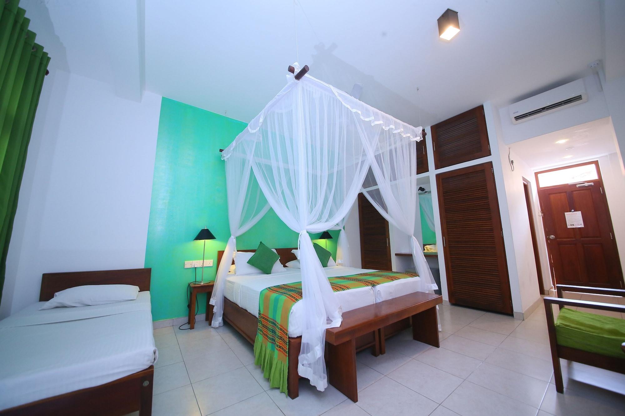 Rockside Beach Resort Бентота Экстерьер фото