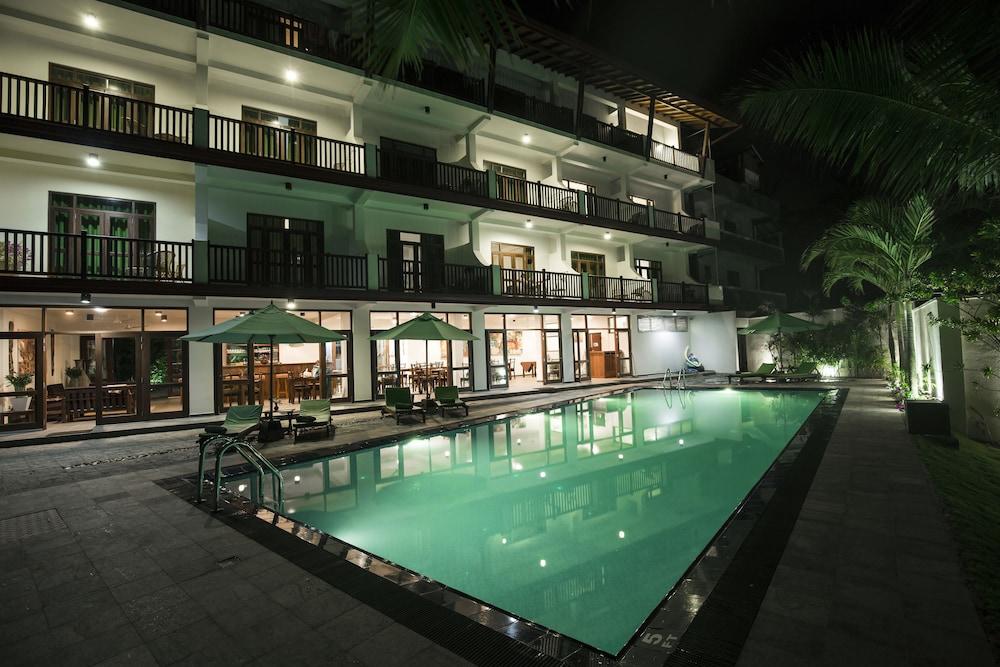 Rockside Beach Resort Бентота Экстерьер фото