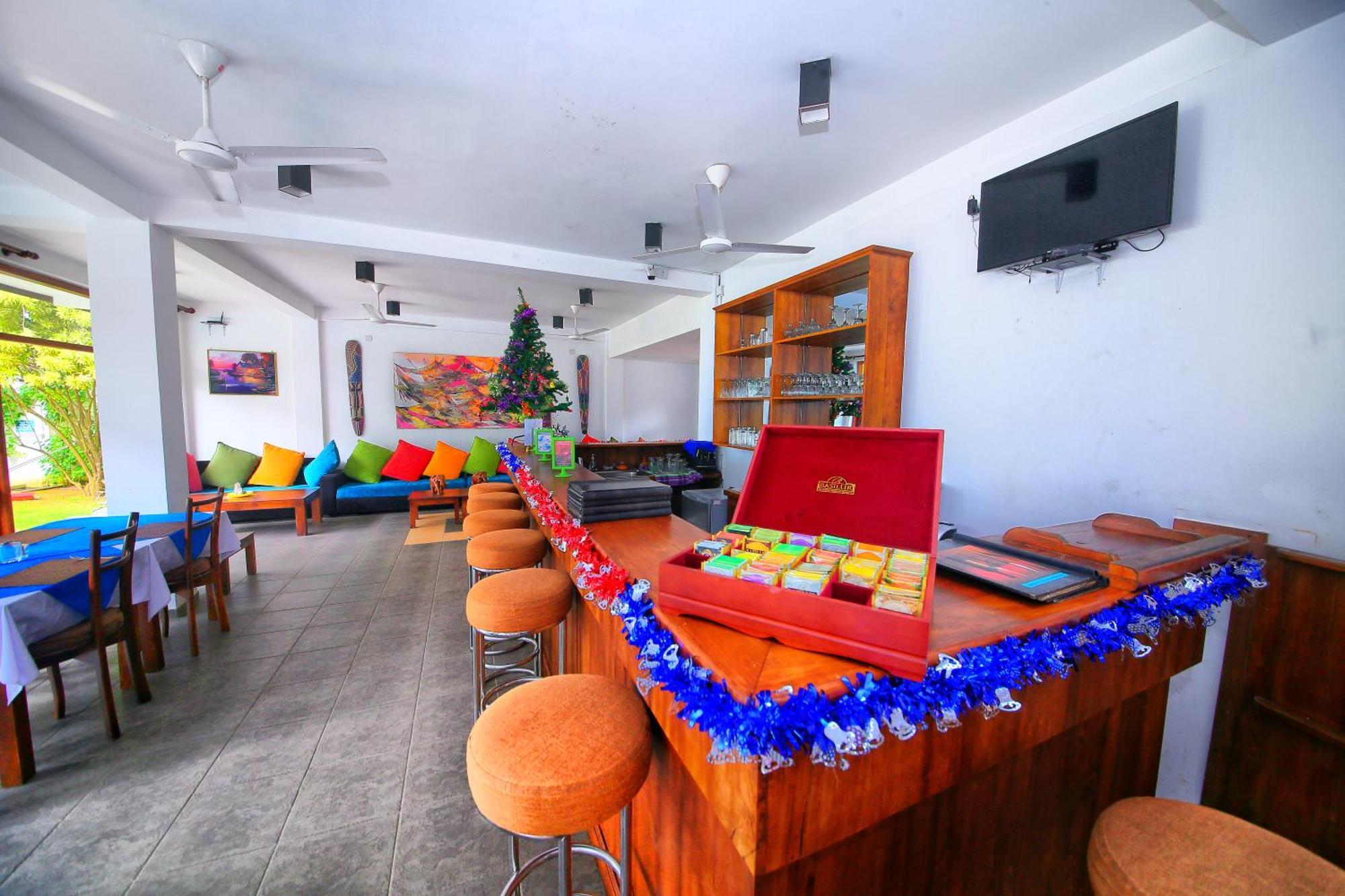 Rockside Beach Resort Бентота Экстерьер фото